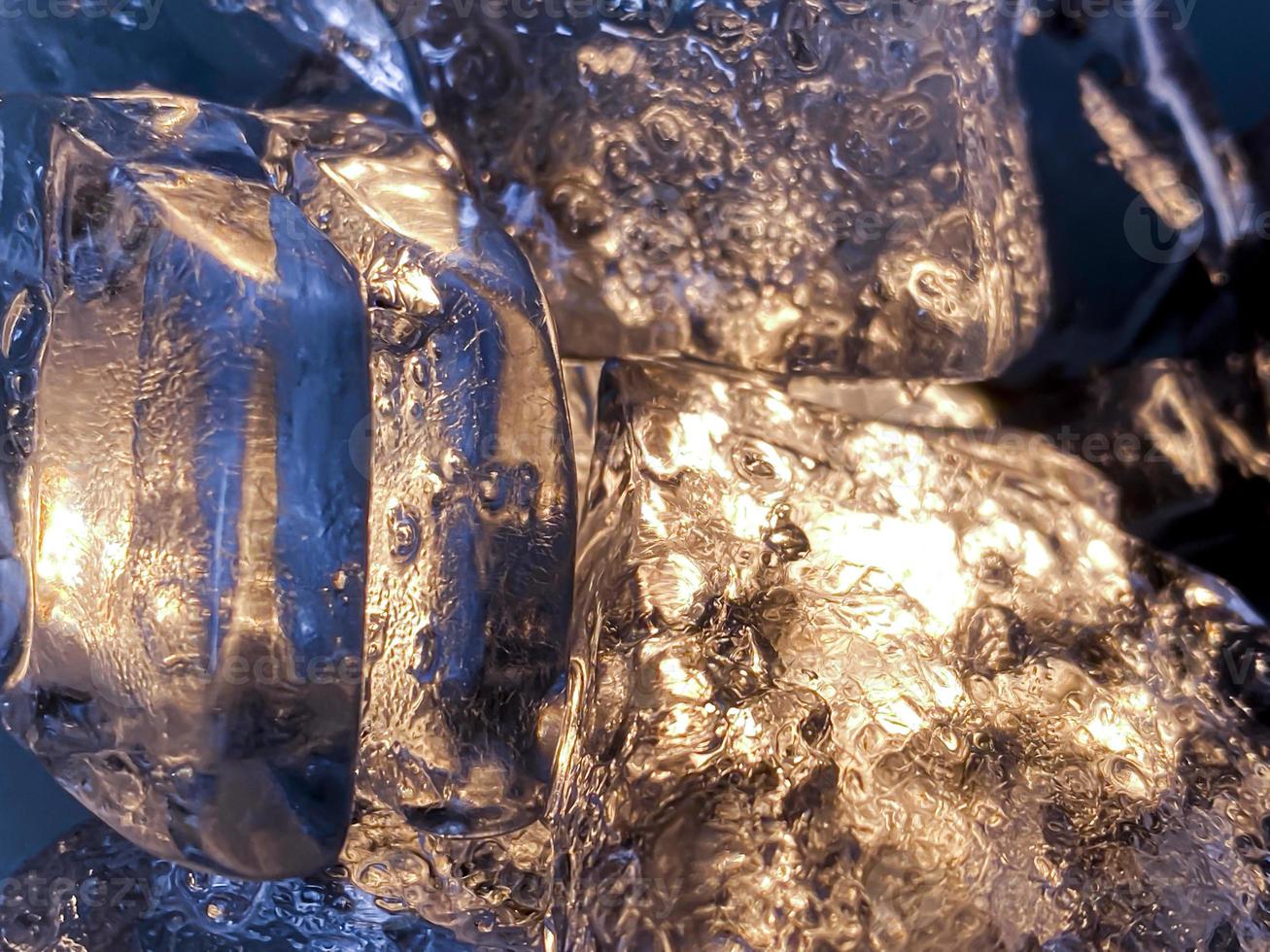 The ice cube shape has been adjusted to add color,It will help refresh and make you feel good. photo