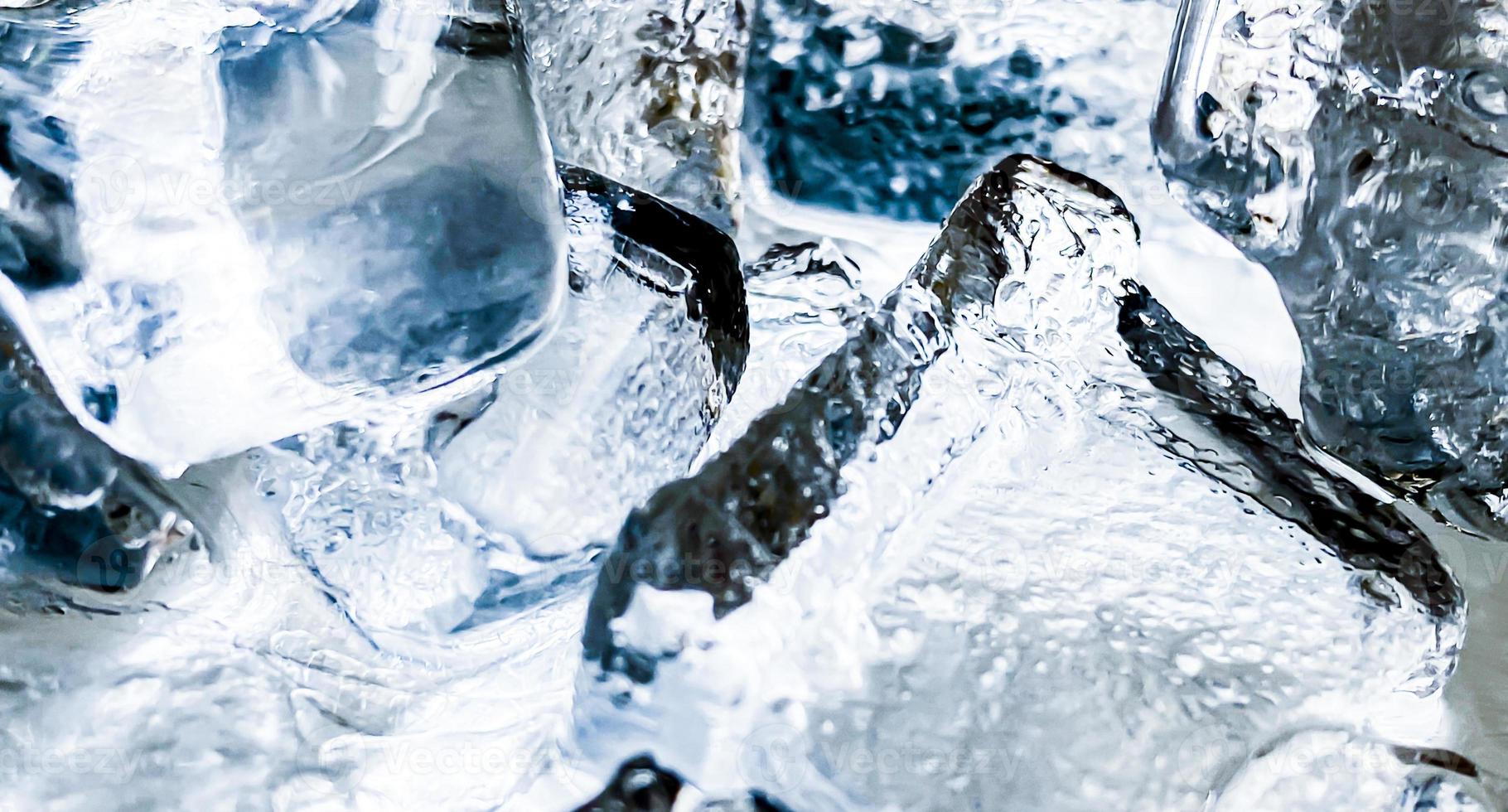 The ice cube shape has been adjusted to add color,It will help refresh