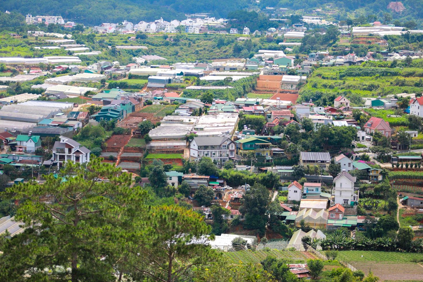 da lat city, vietnam - 15 de julio de 2022 paisaje en la ciudad de da lat city, vietnam es un popular destino turístico. ciudad turística en vietnam desarrollado. foto