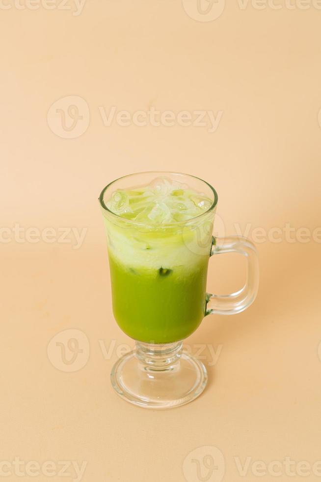 iced matcha green tea latte in glass 10194858 Stock Photo at Vecteezy