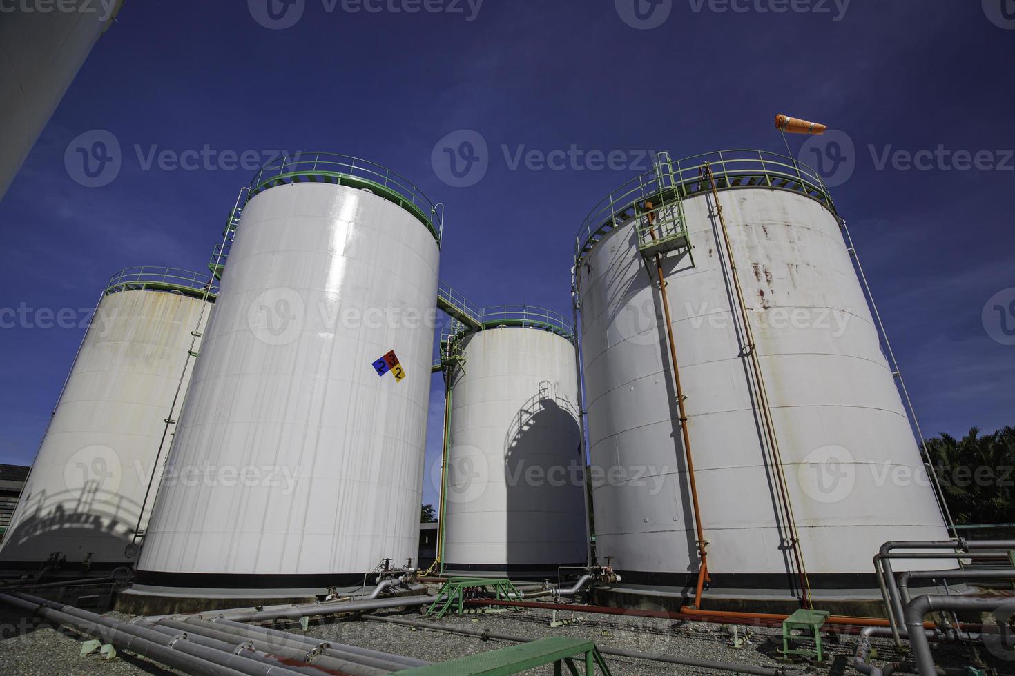 Chemical industry tank storage white steel tank photo