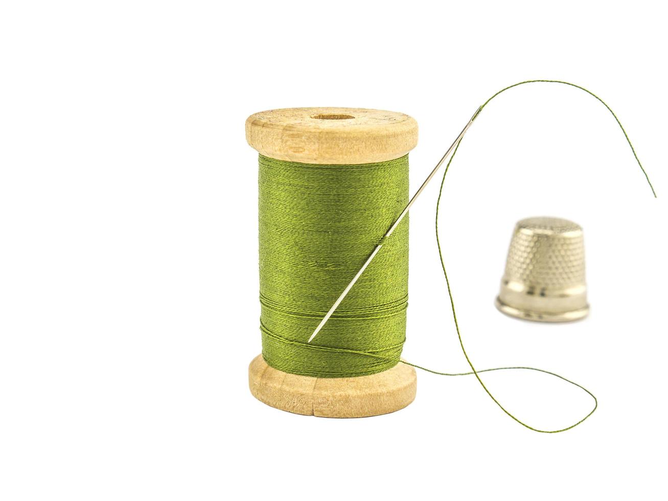 Isolated wooden spool of green thread with a needle 10218377 Stock Photo at  Vecteezy