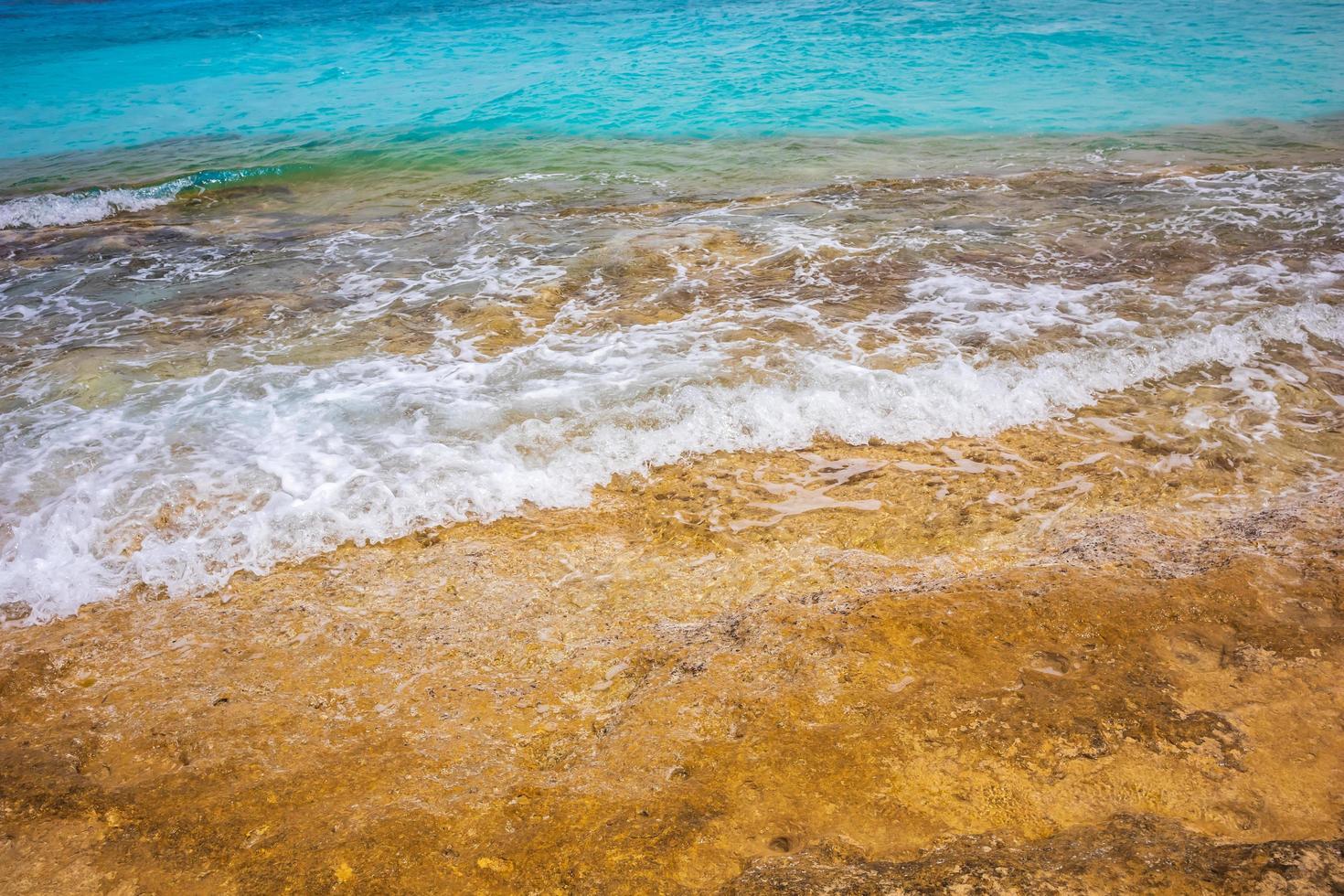 Sea wave and splash photo