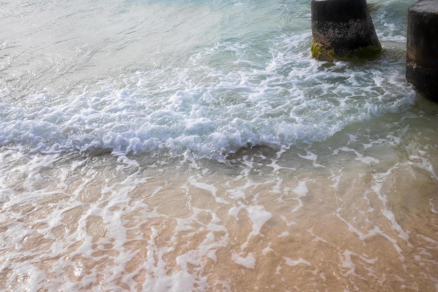 ola de mar y salpicaduras foto