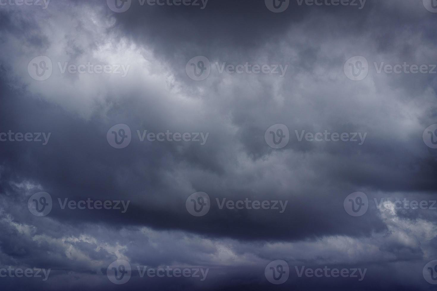 nube oscura antes de la tormenta foto