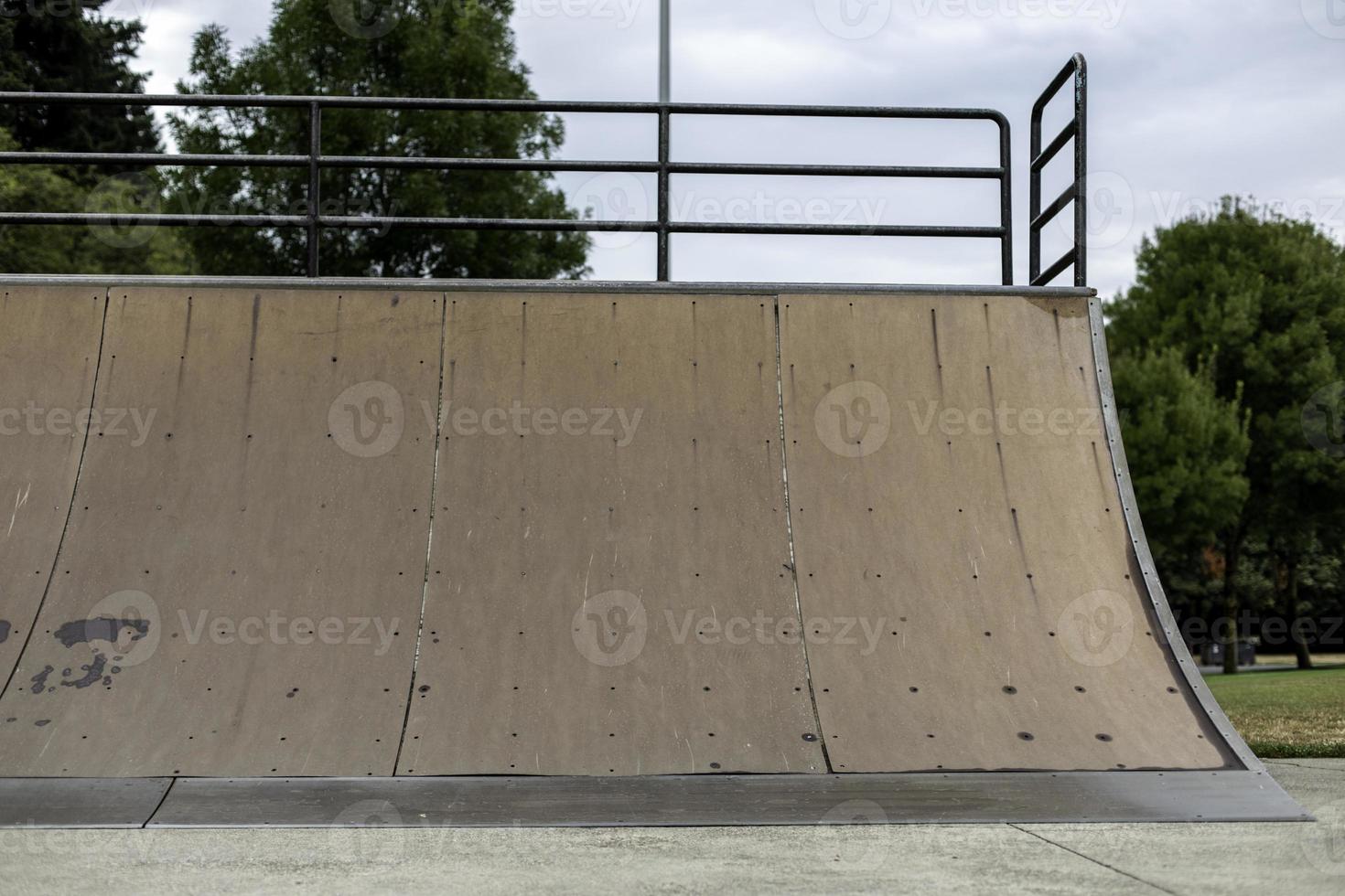 Skateboard Ramp Quarter Pipe photo