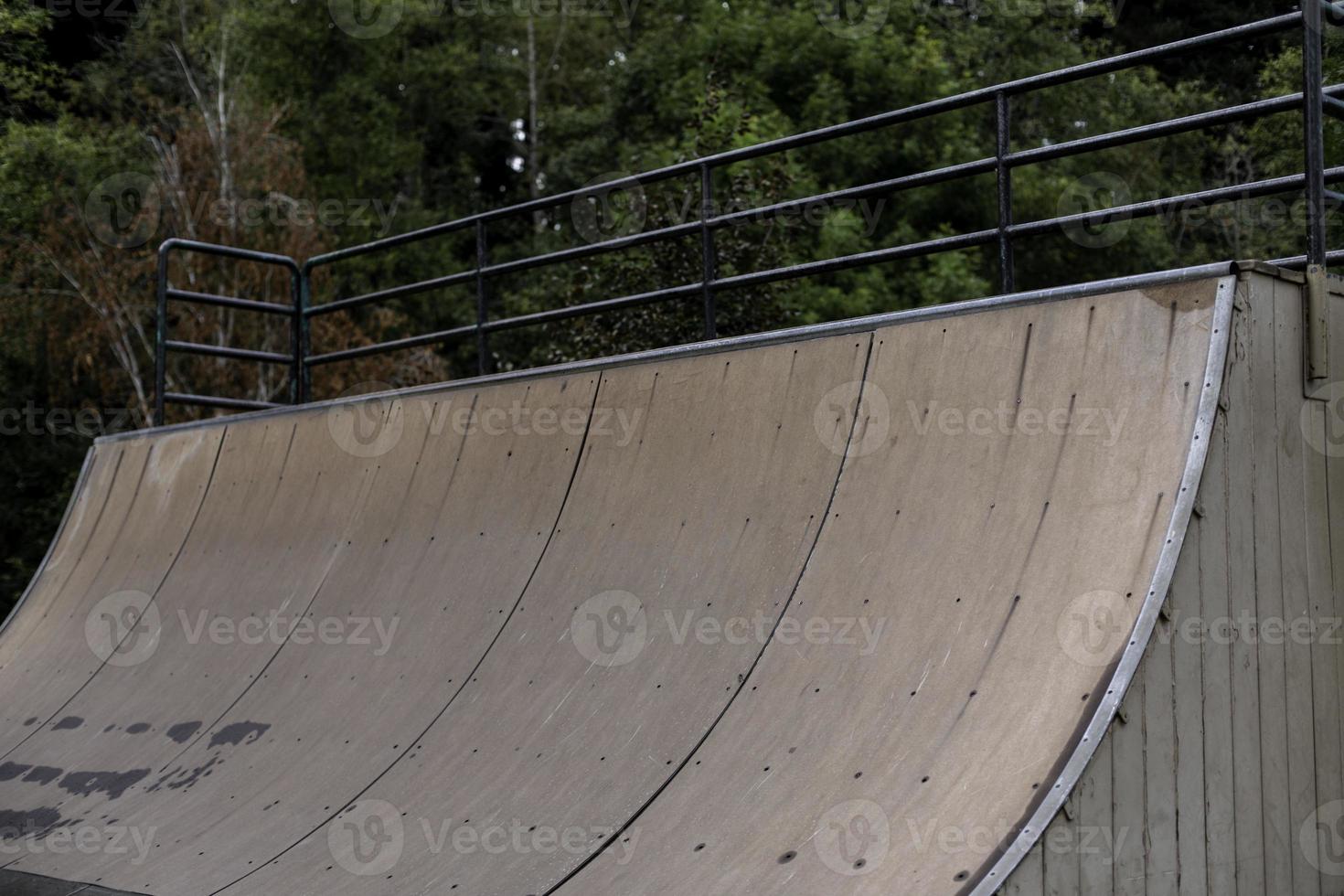 Skateboard Ramp Quarter Pipe photo