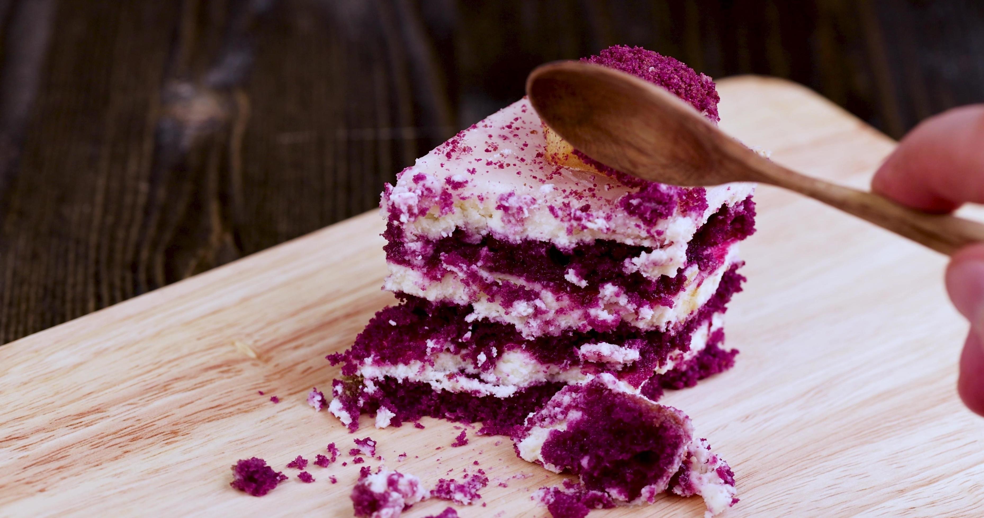 separate a piece with a wooden spoon from the dessert red cake 10236224 Stock Photo at Vecteezy