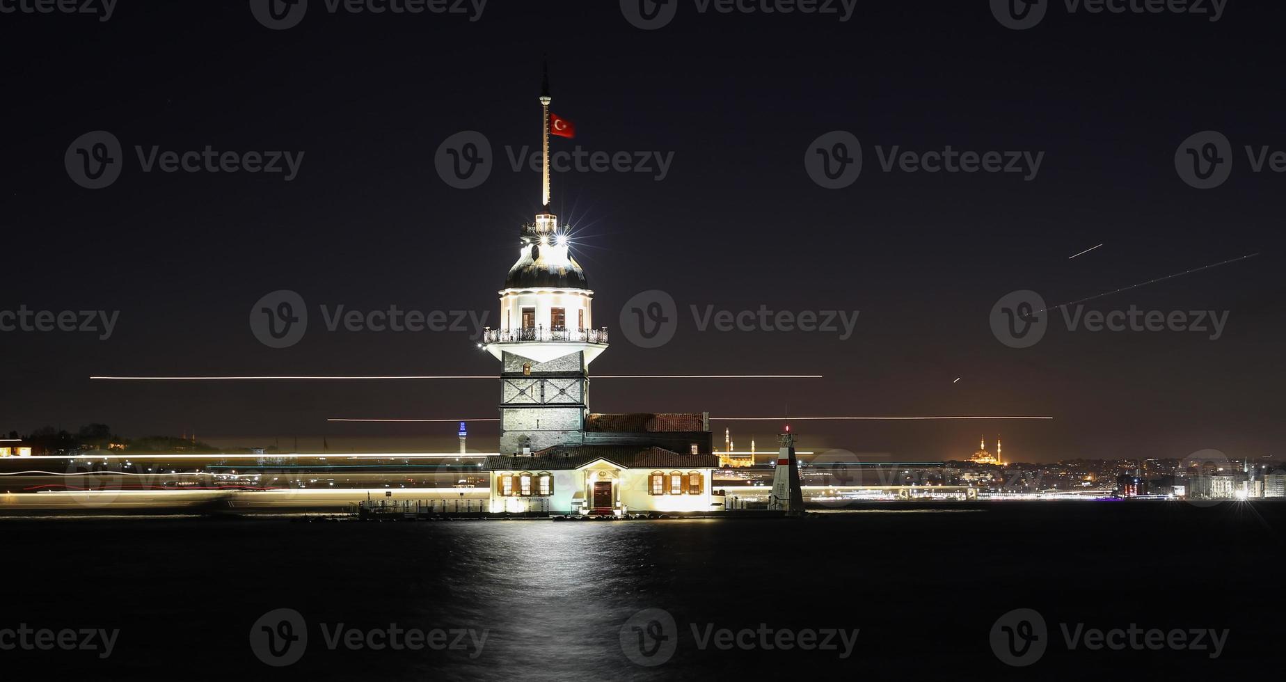 Maidens Tower in Istanbul, Turkey photo