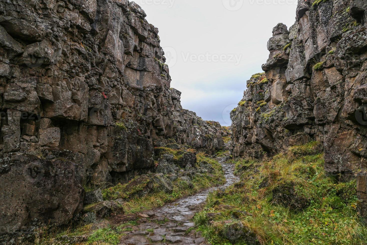 valle en el parque nacional de Thingvellir, suroeste de Islandia foto