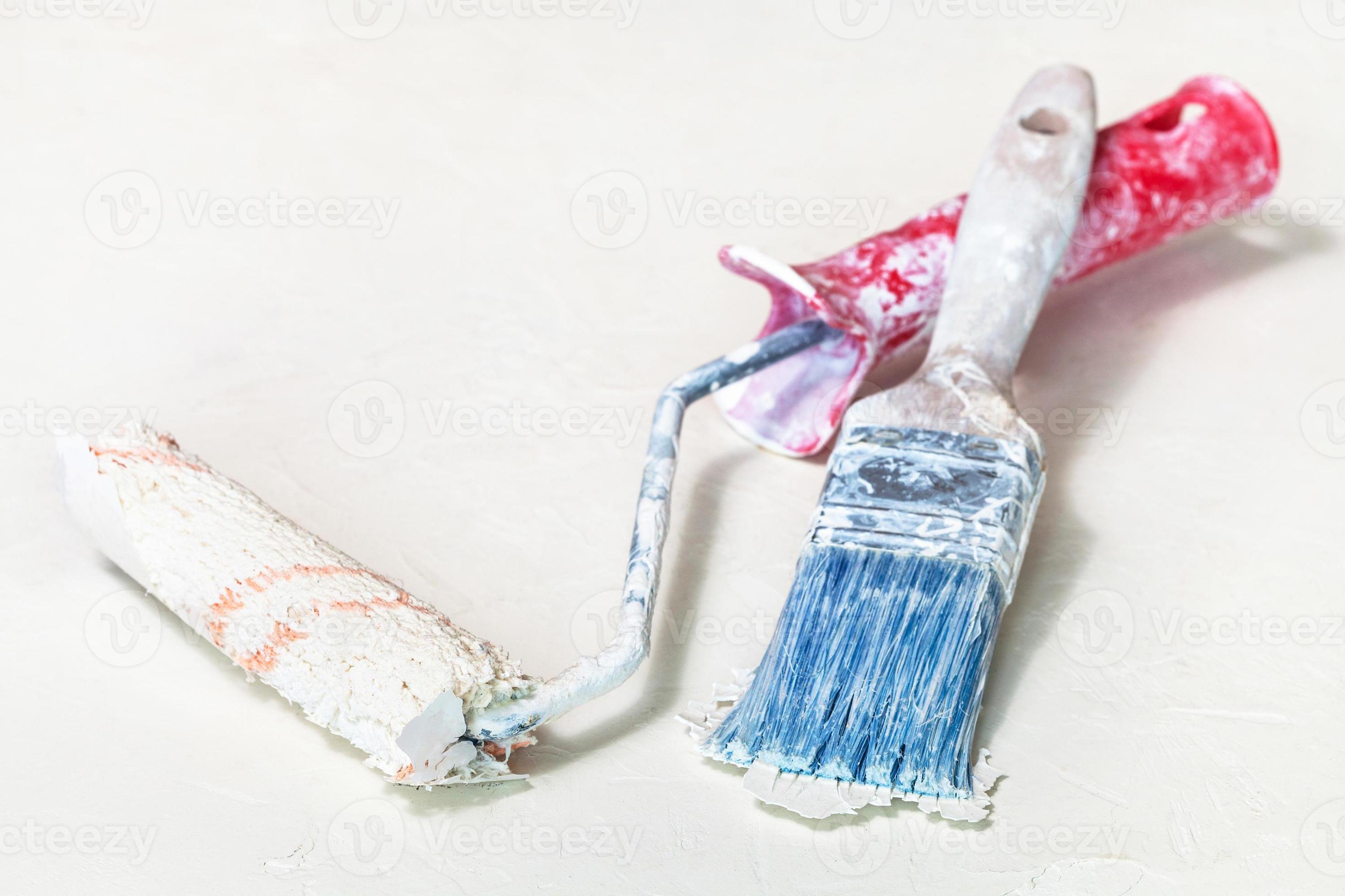 used dried paint roller and brush on white 10246433 Stock Photo at Vecteezy