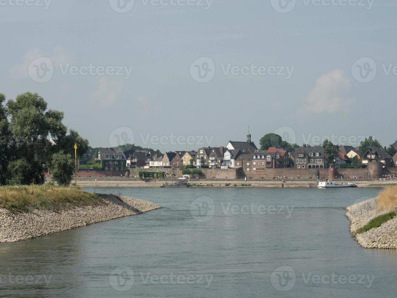 ciudad de xanten y el río rin foto