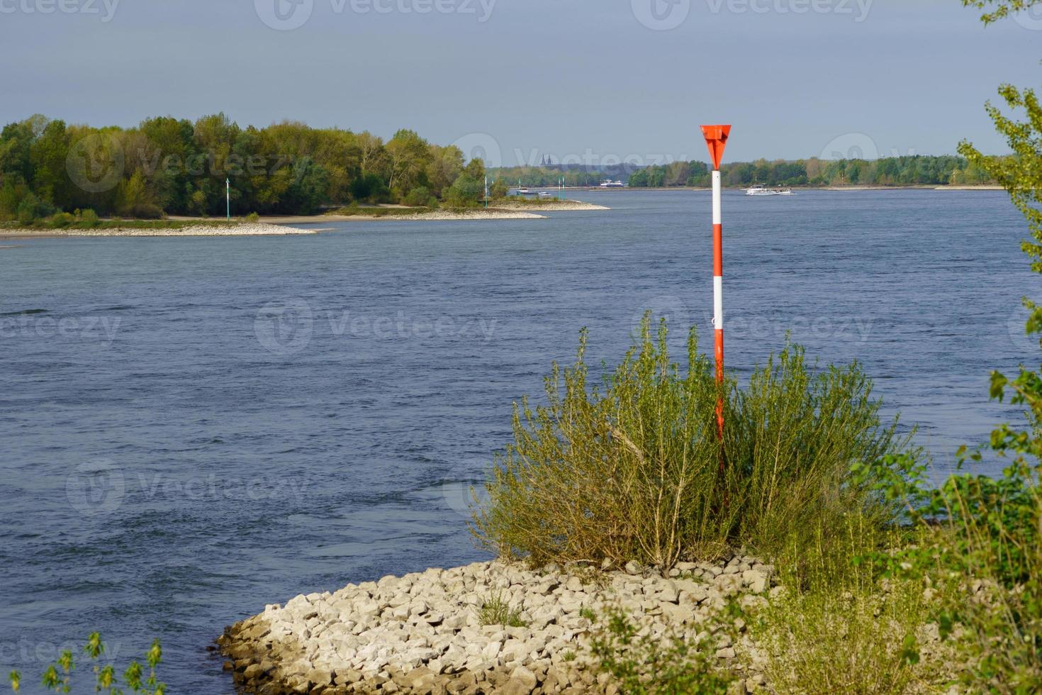 el río rin cerca de wesel foto