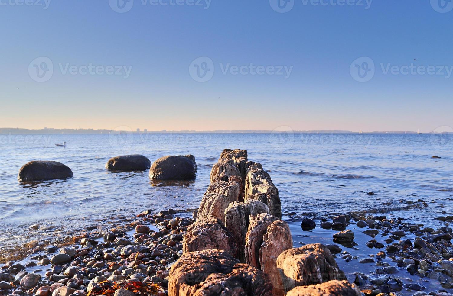 hermosa vista de las playas de arena en el mar Báltico en un día soleado foto