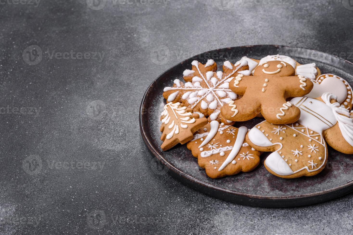 Delicious gingerbread cookies with honey, ginger and cinnamon photo