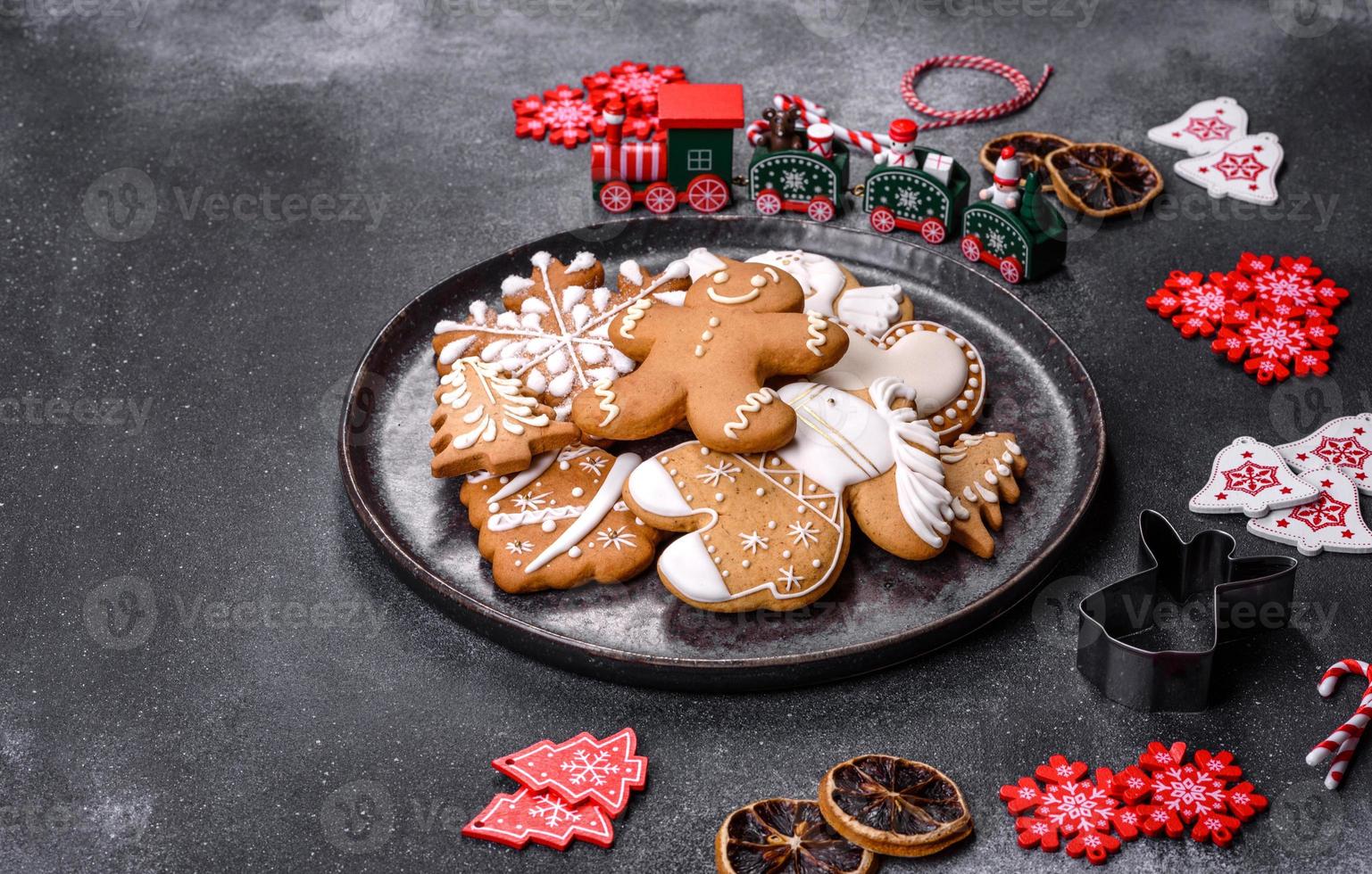 Delicious gingerbread cookies with honey, ginger and cinnamon photo