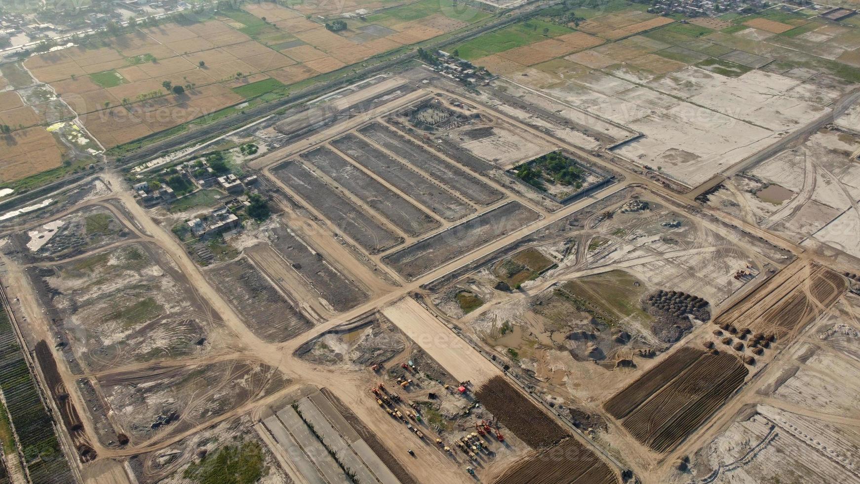 vista aérea de kala shah kaku pueblo de punjab pakistán foto