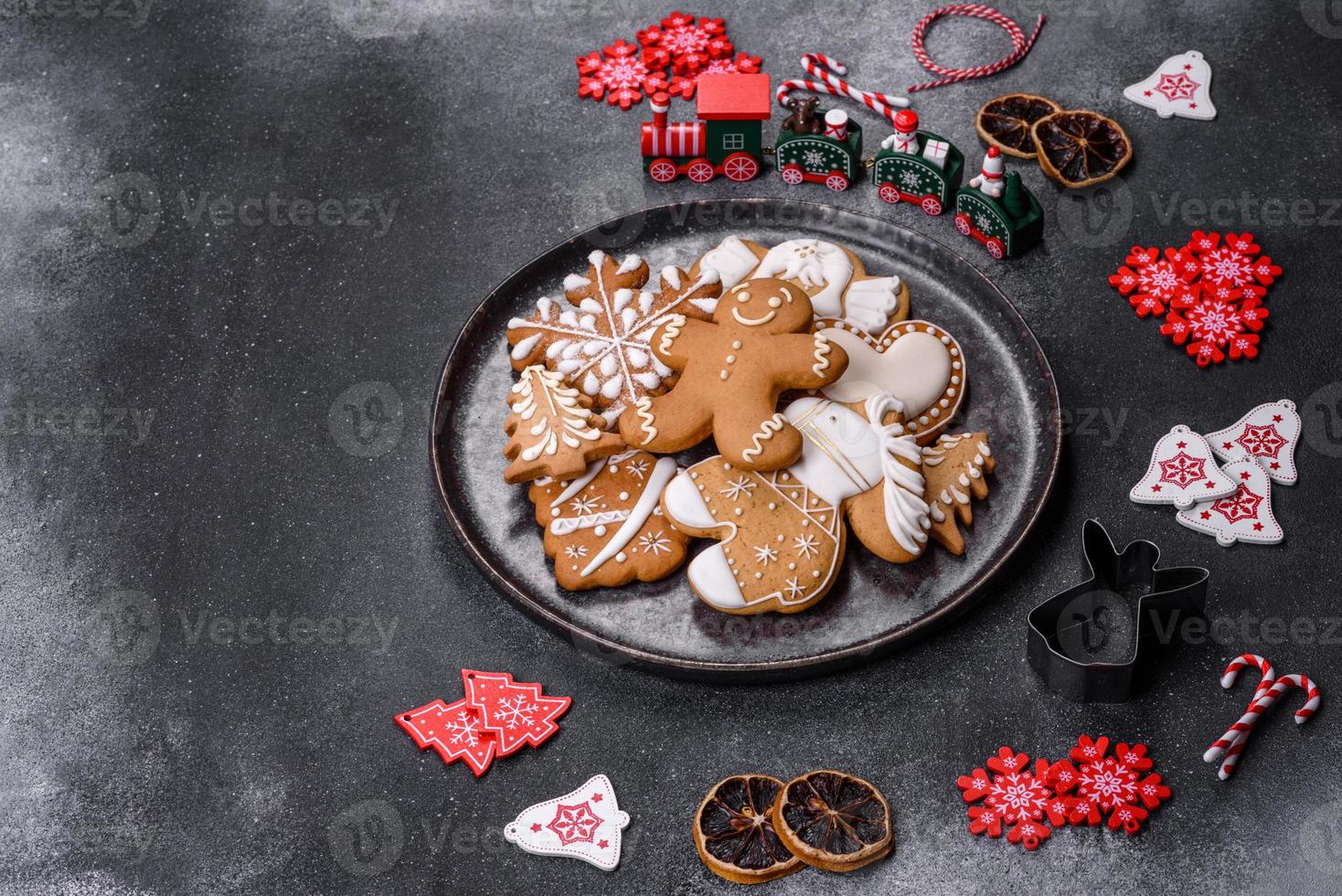 Delicious gingerbread cookies with honey, ginger and cinnamon photo