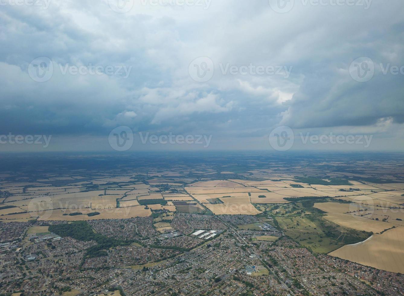 vista panorámica aérea de alto ángulo de la ciudad de luton de inglaterra reino unido foto