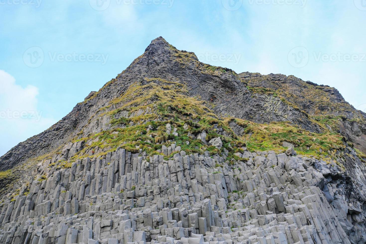 montaña reynisfjall en islandia foto