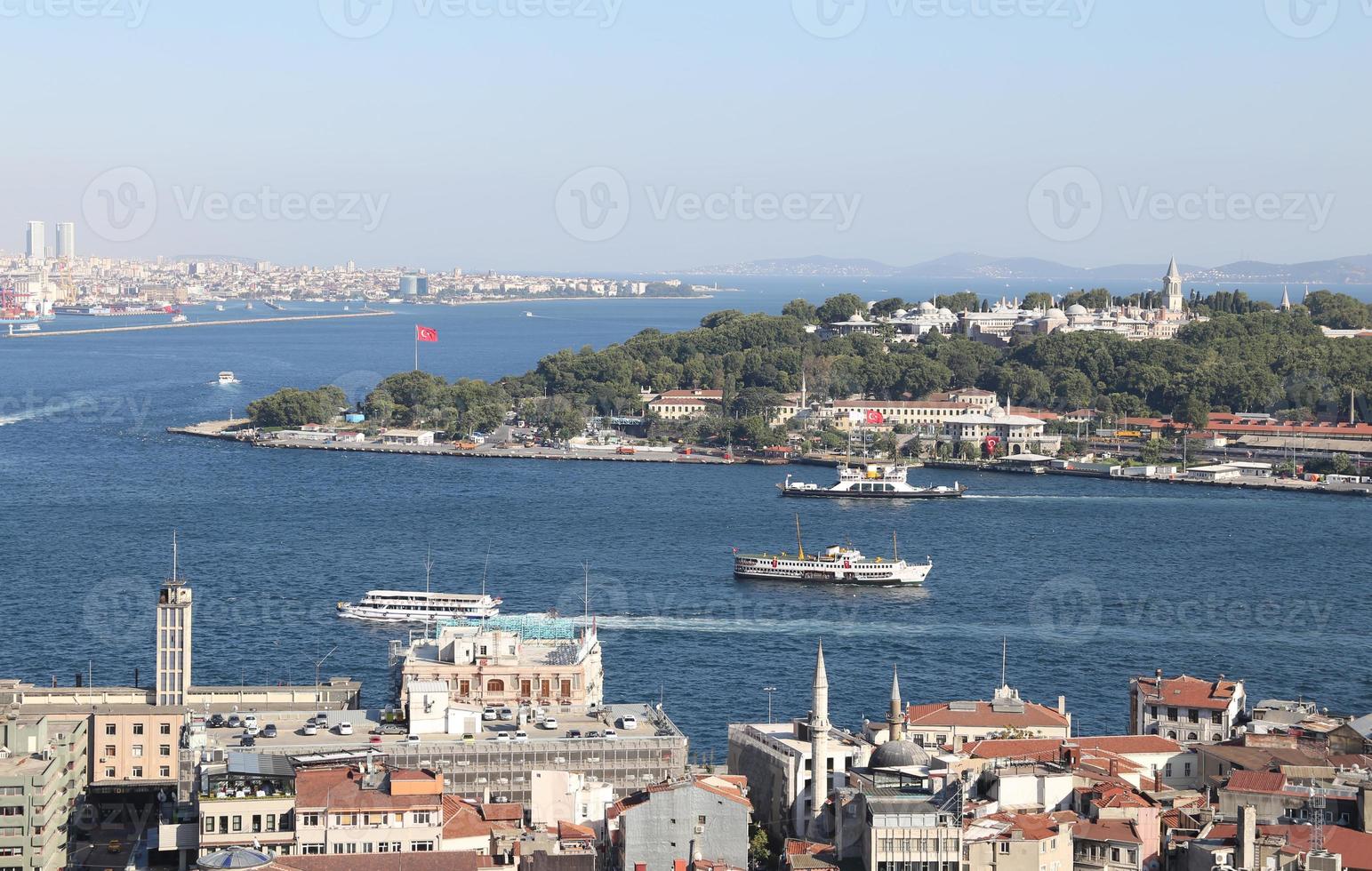 karakoy y palacio topkapi en la ciudad de estambul foto