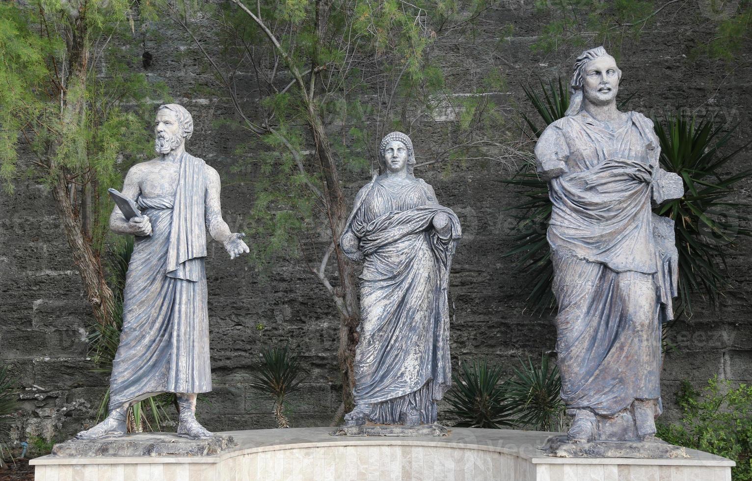 escultura frente al castillo de bodrum foto