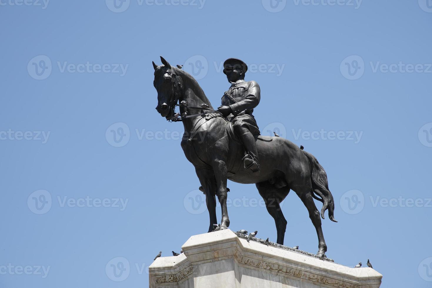 monumento a la victoria en ankara, turquía foto