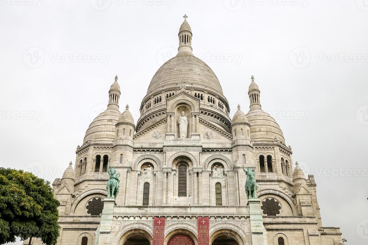 basílica sacre coeur en montmartre en parís, francia foto