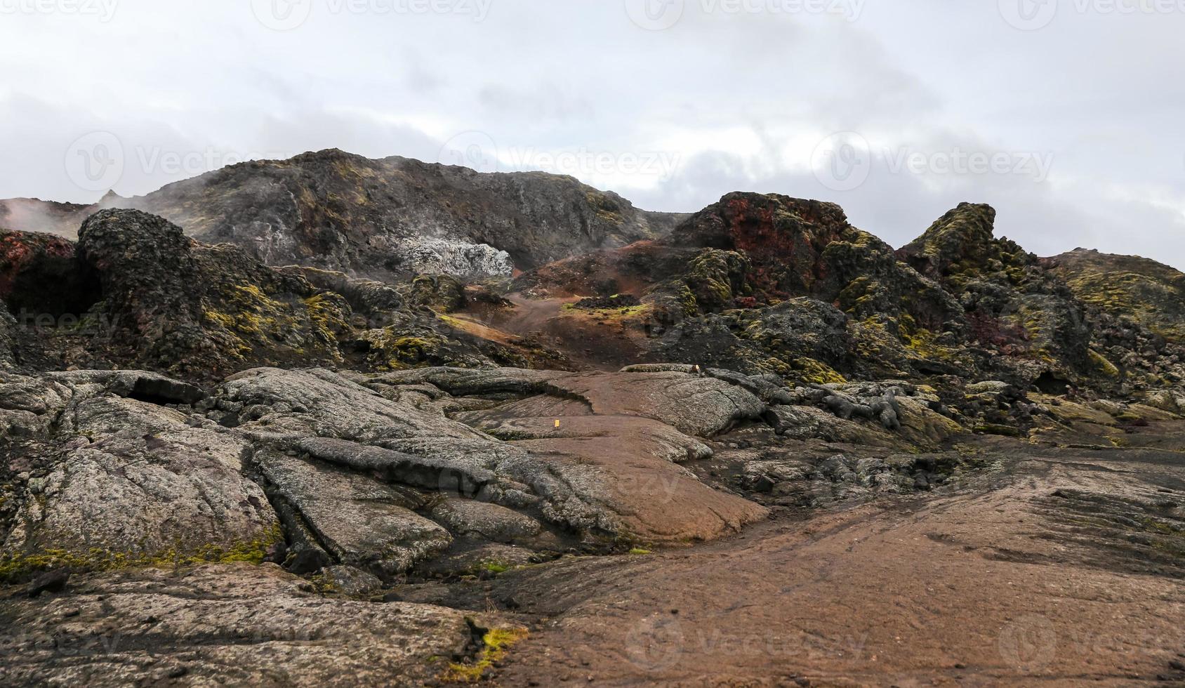 campo de lava de leirhnjukur en islandia foto