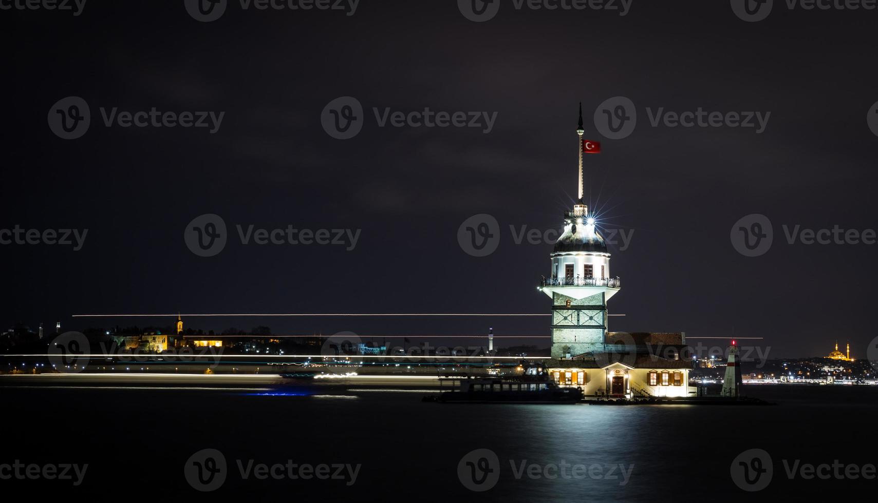 Maidens Tower in Istanbul, Turkey photo