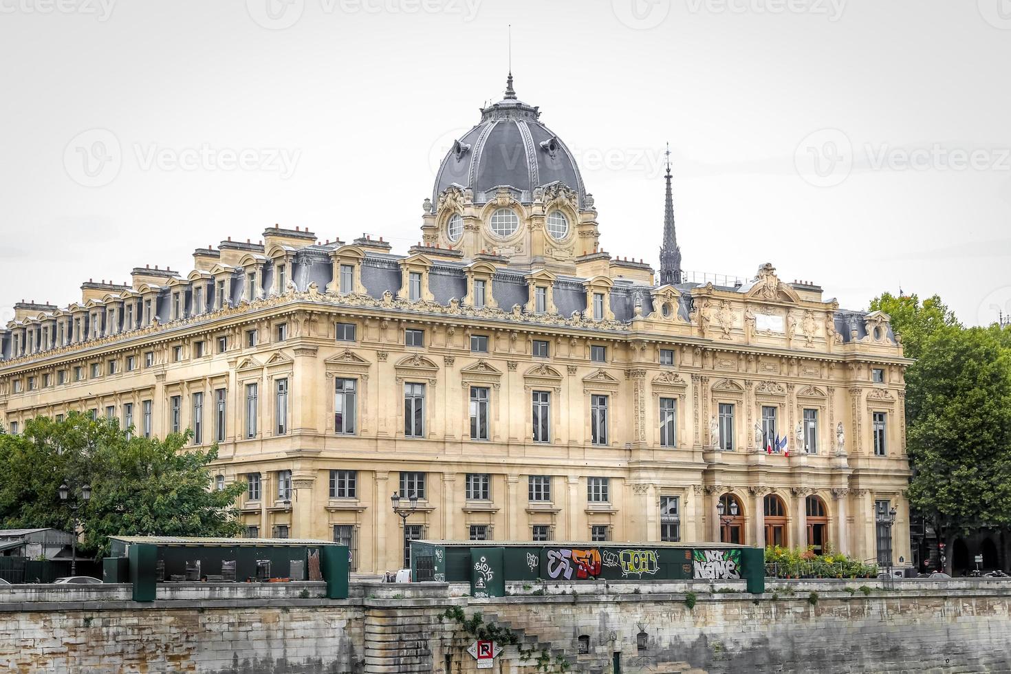 Building in Paris photo