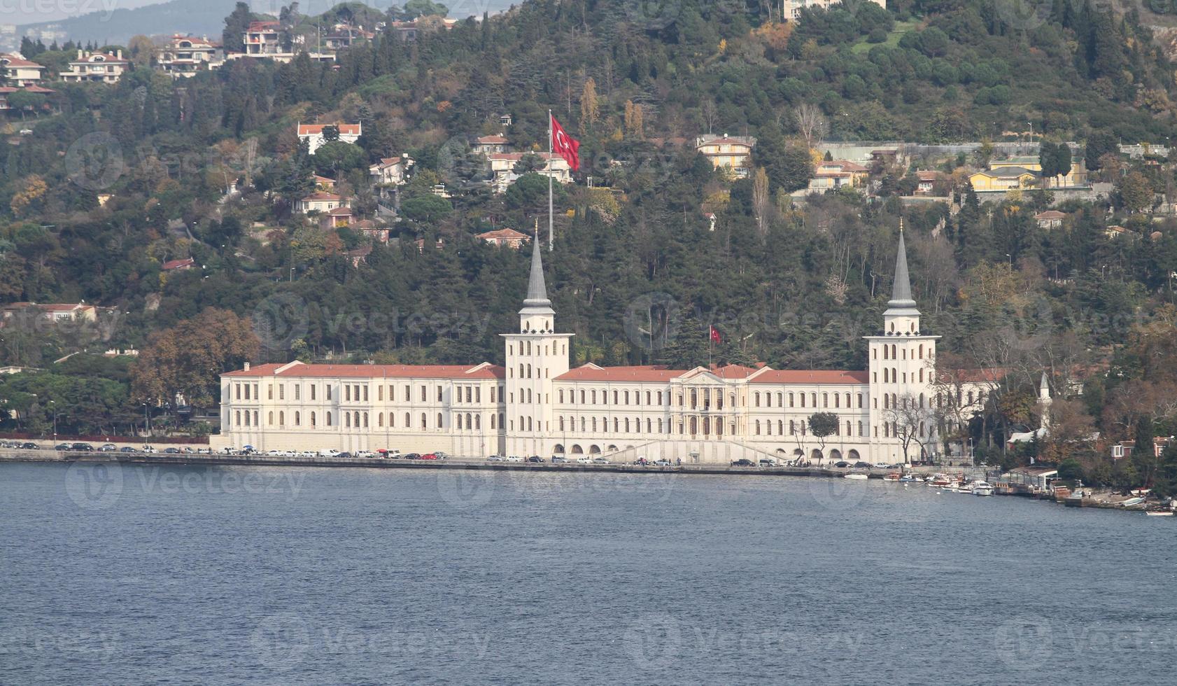 escuela secundaria militar kuleli en la ciudad de estambul, turquía foto