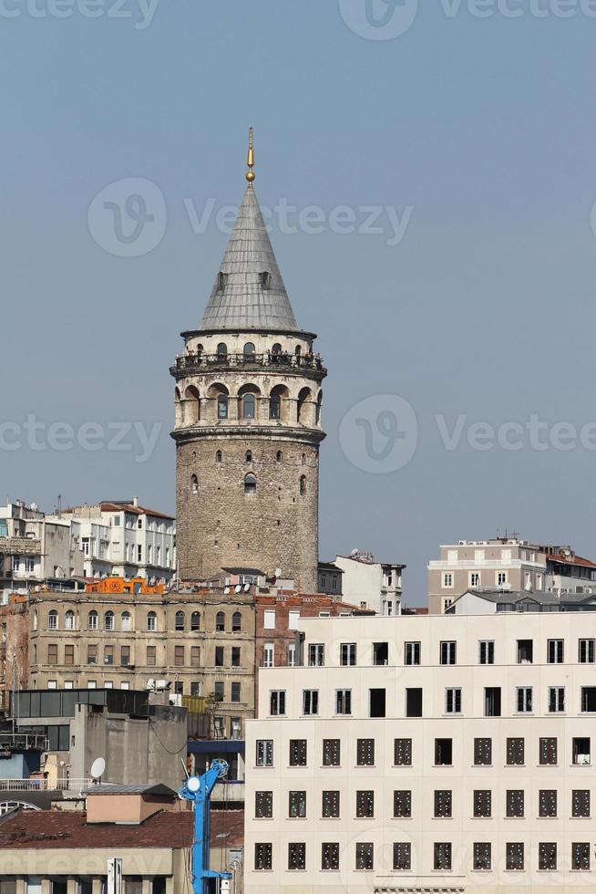 torre de galata en estambul foto