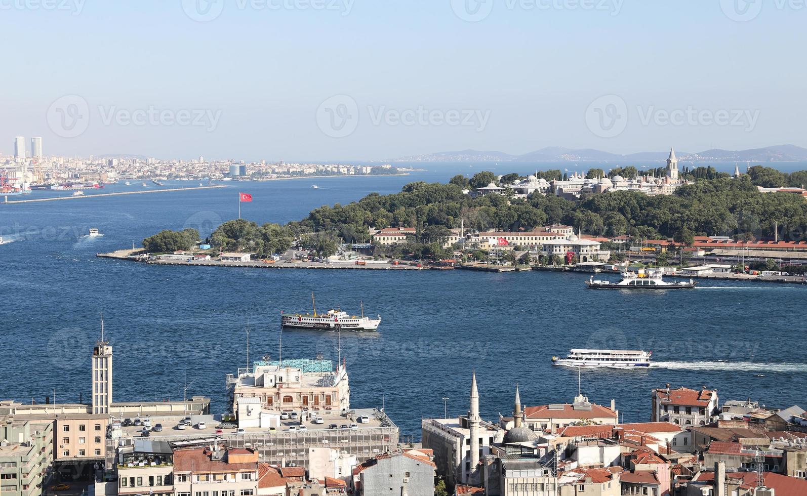 karakoy y palacio topkapi en la ciudad de estambul foto