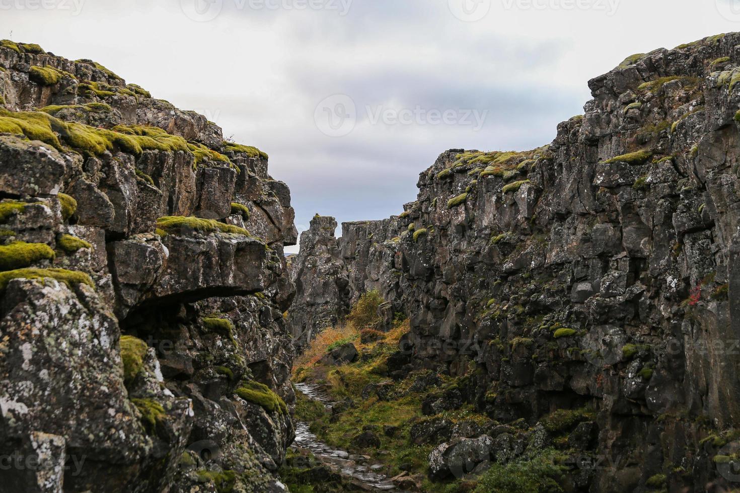 valle en el parque nacional de Thingvellir, suroeste de Islandia foto