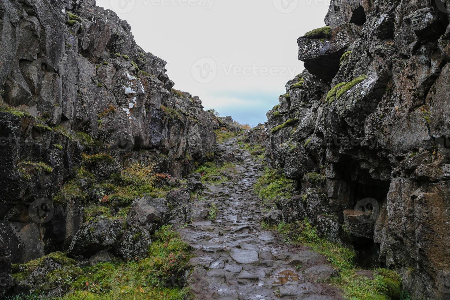 valle en el parque nacional de Thingvellir, suroeste de Islandia foto