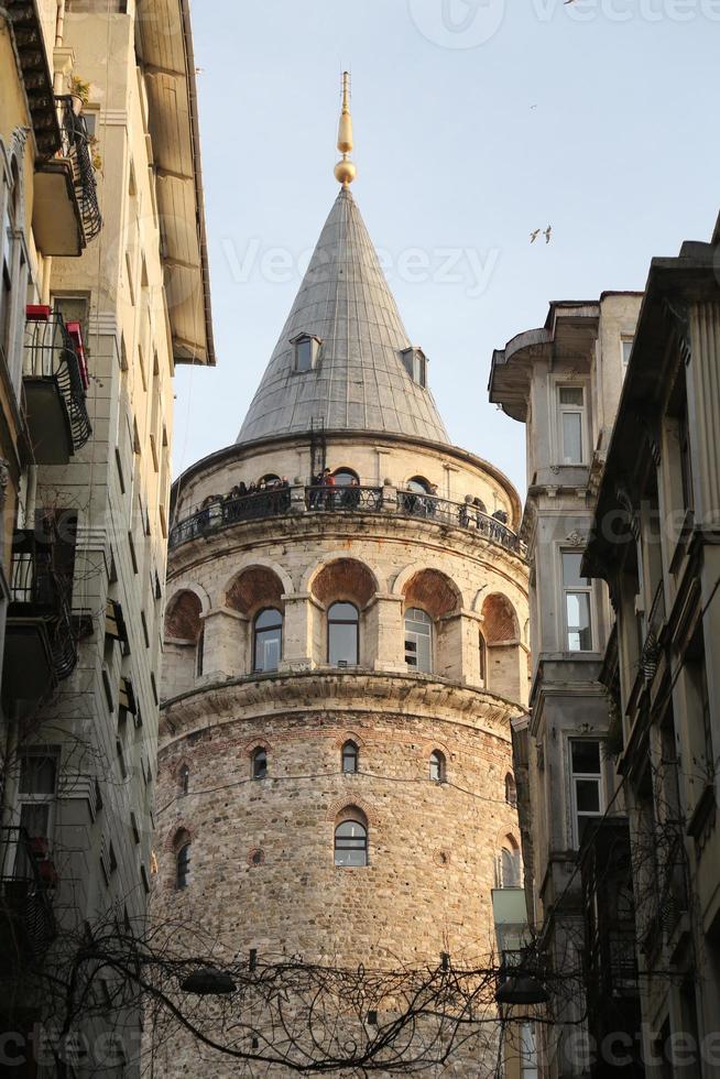 torre de galata en beyoglu, ciudad de estambul, turquía foto