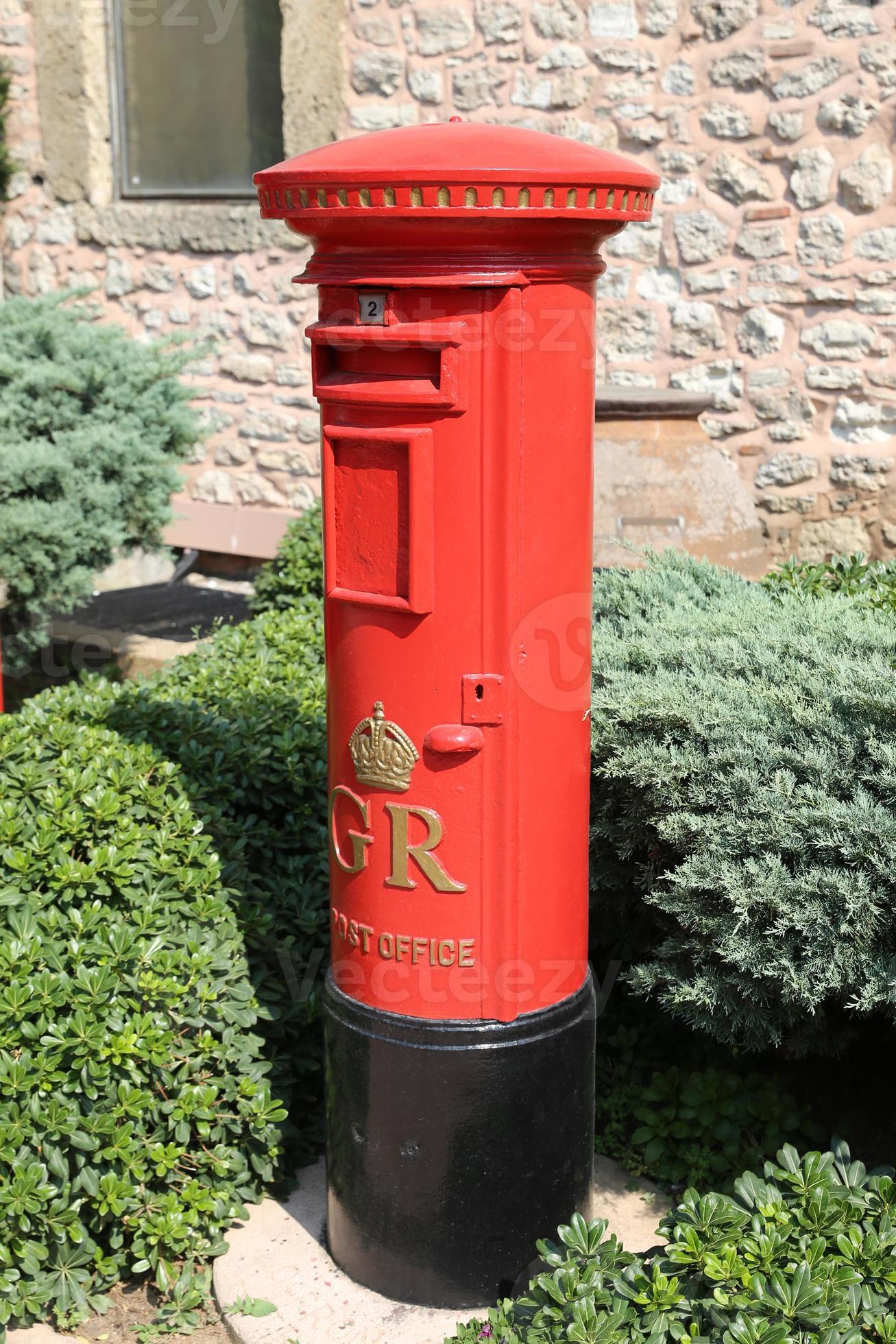 Red Pillar Box 10298319 Stock Photo at Vecteezy