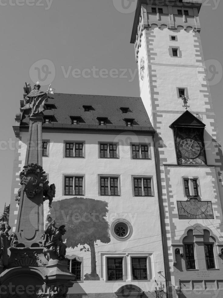 la ciudad de wuerzburg en el río principal foto