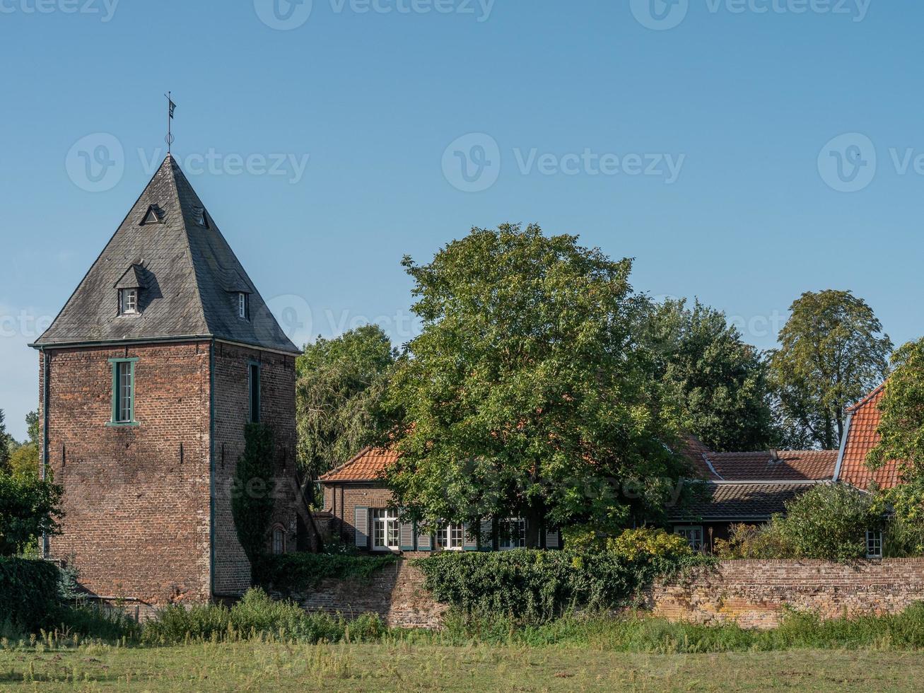 pueblo de krudenburg en el río lippe foto