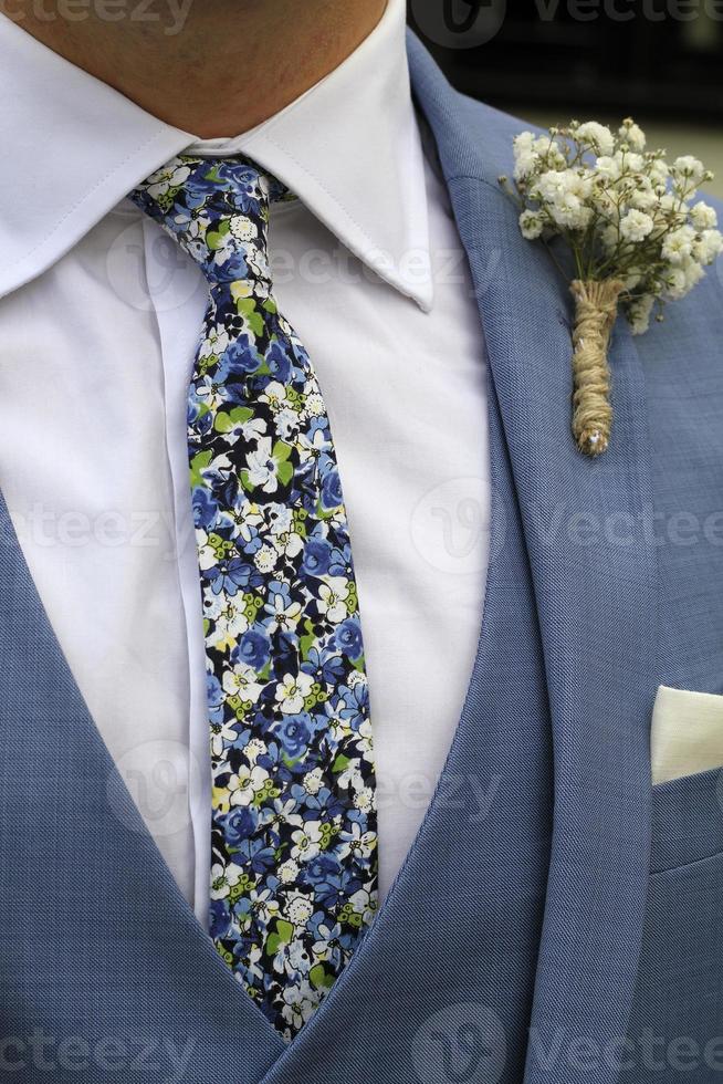 hombre vestido con traje azul y corbata de en la boda 10307194 Foto de stock en Vecteezy