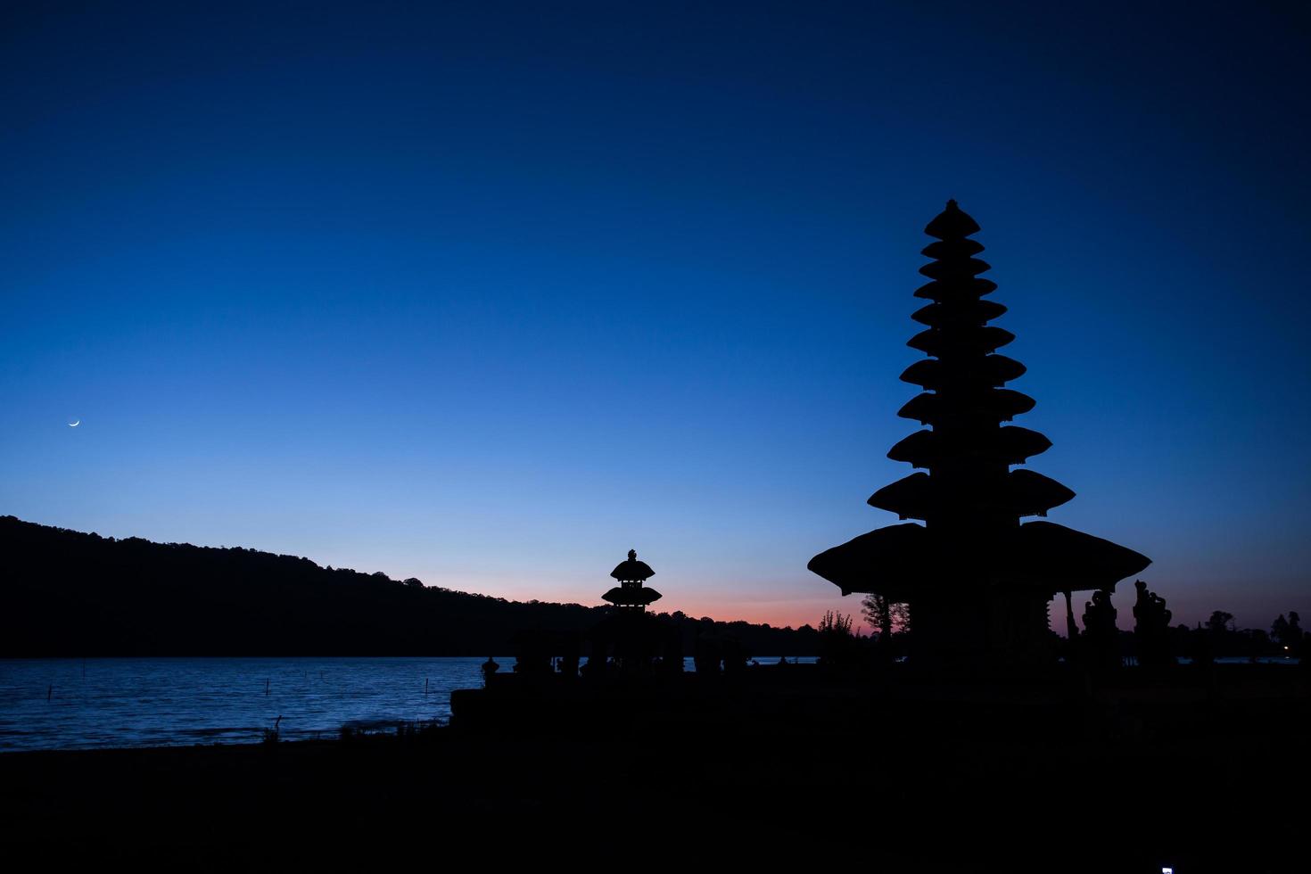 Pura Ulun Danu temple silhouette photo