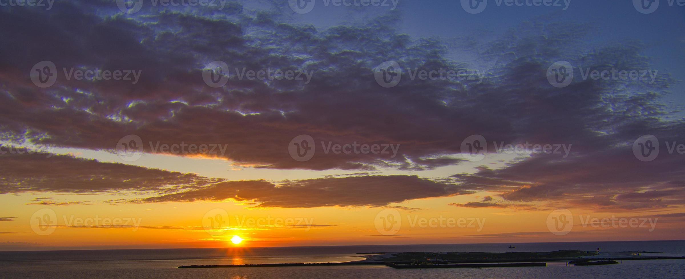 heligoland - isla duna - amanecer foto