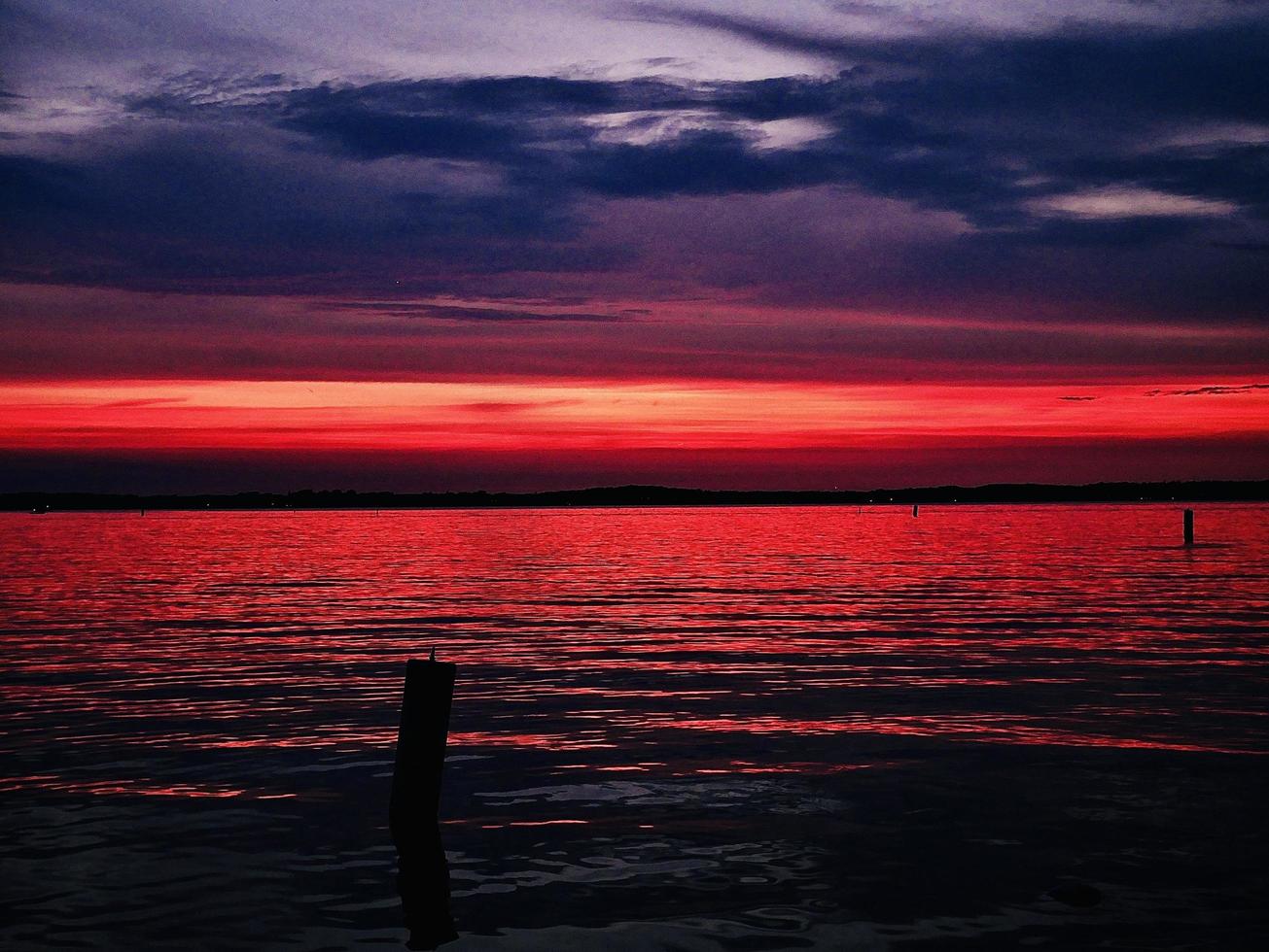 Lake Sunset 10324341 Stock Photo at Vecteezy