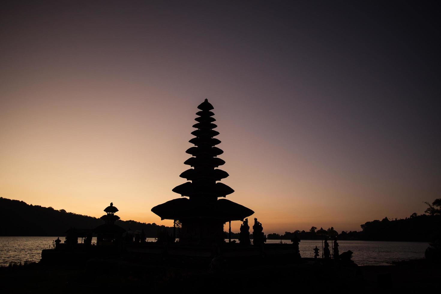 Pura Ulun Danu temple silhouette photo