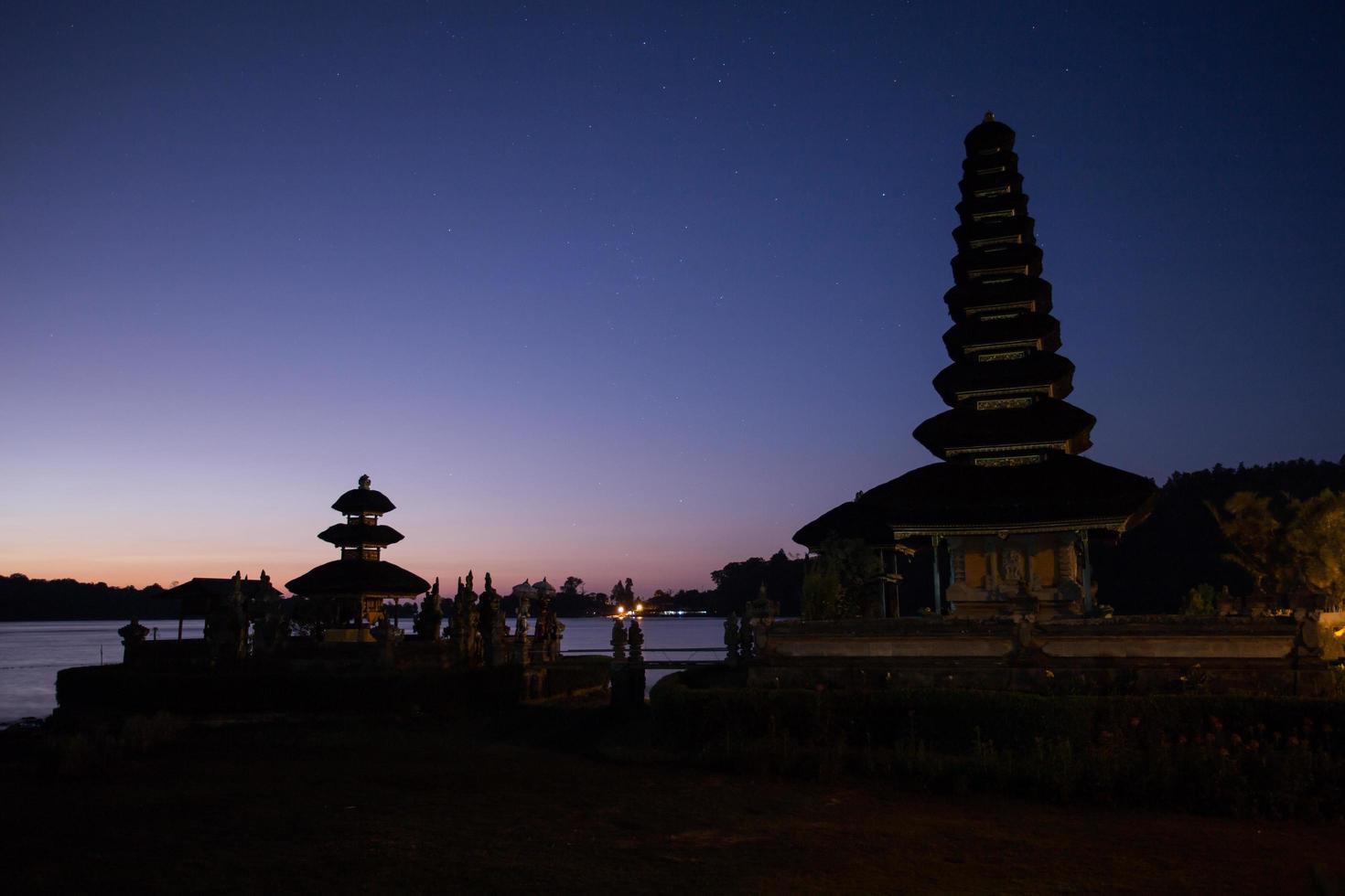 Pura Ulun Danu temple silhouette photo