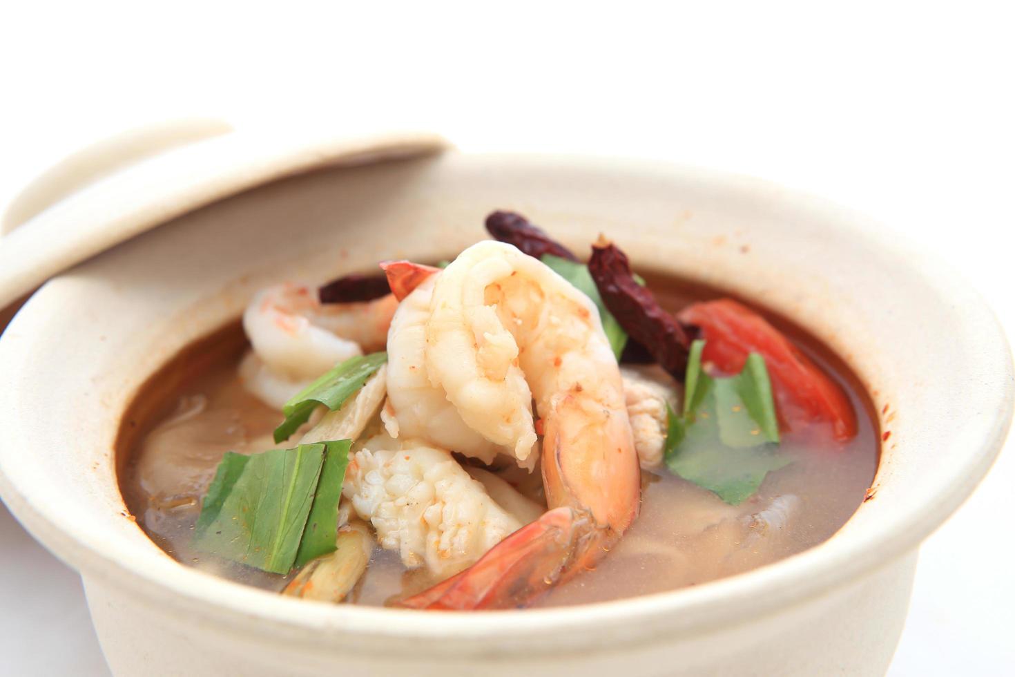 comida tailandesa tom yum mariscos foto