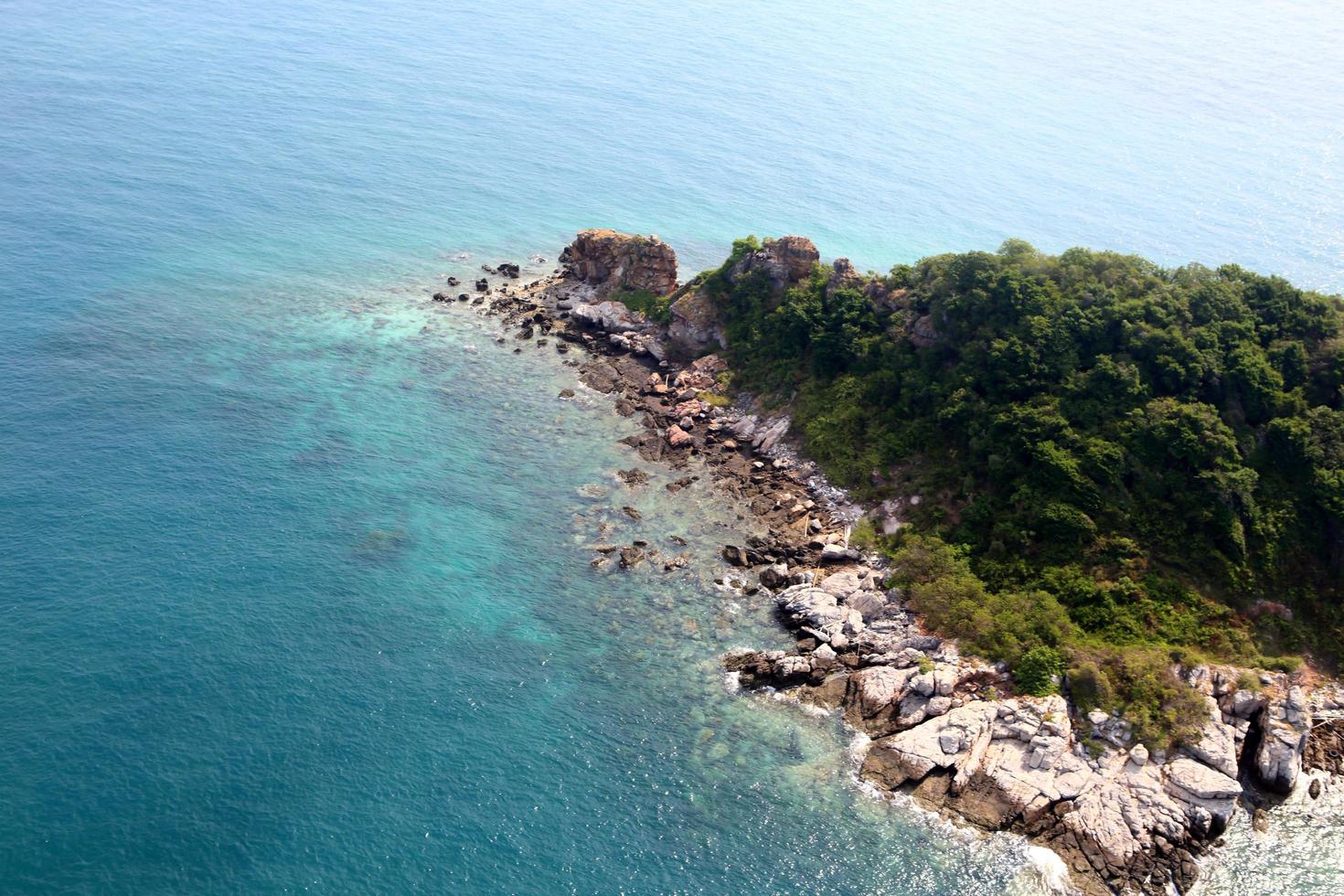 playa en vista de ángulo alto, increíble paisaje marino de tailandia famoso destino turístico foto