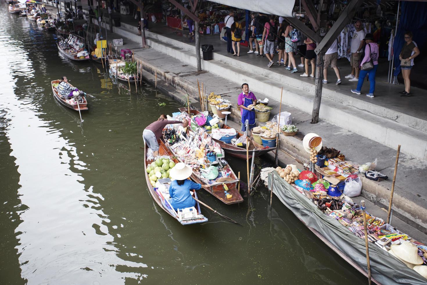 mercado flotante de barcos foto