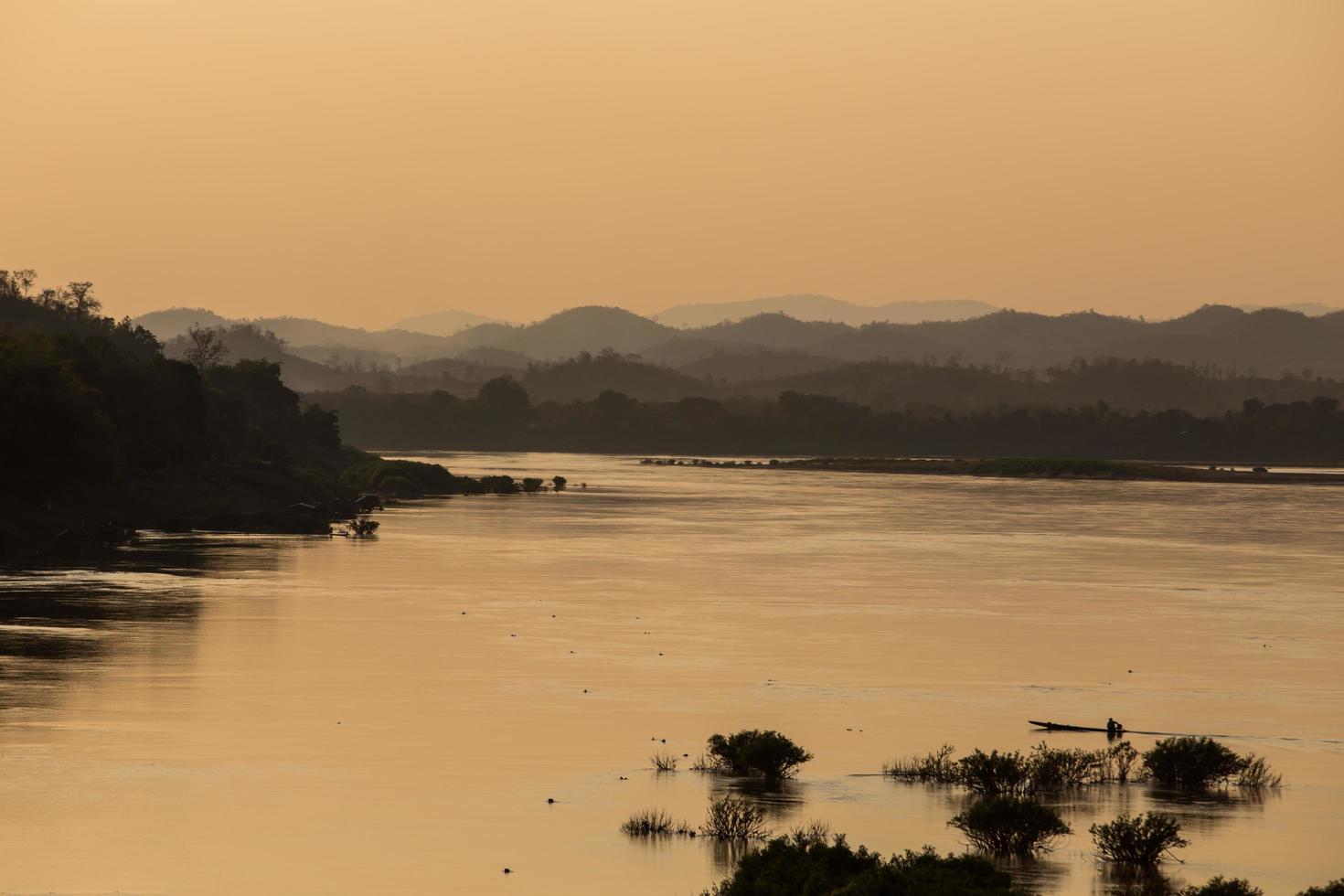 río mekong, tailandia y laos foto